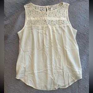 LOFT SLEEVELESS MED CREAM TOP
